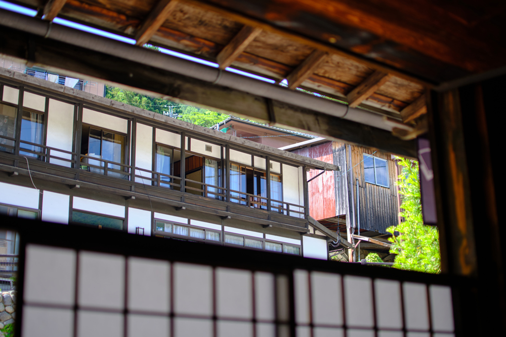 駅舎から