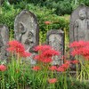 石仏と彼岸花