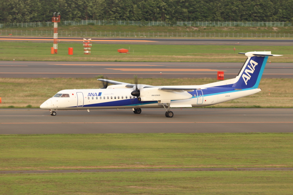 プロペラ付きの飛行機です。