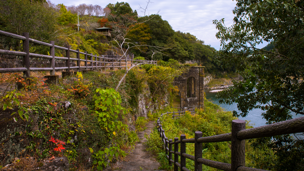 沈堕の滝（発電所跡）