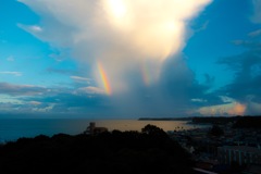 虹を出す雲