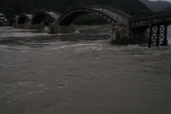 錦帯橋豪雨