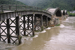 錦帯橋豪雨