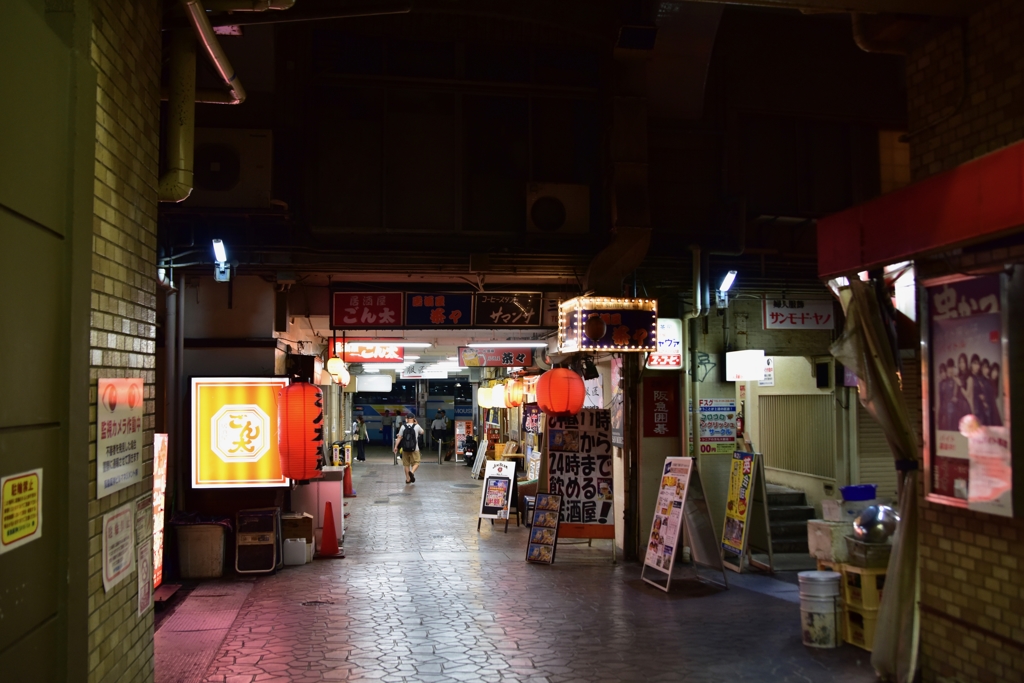 三宮　高架下