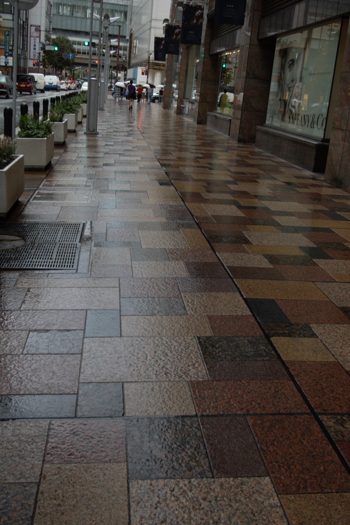 雨の日の歩道