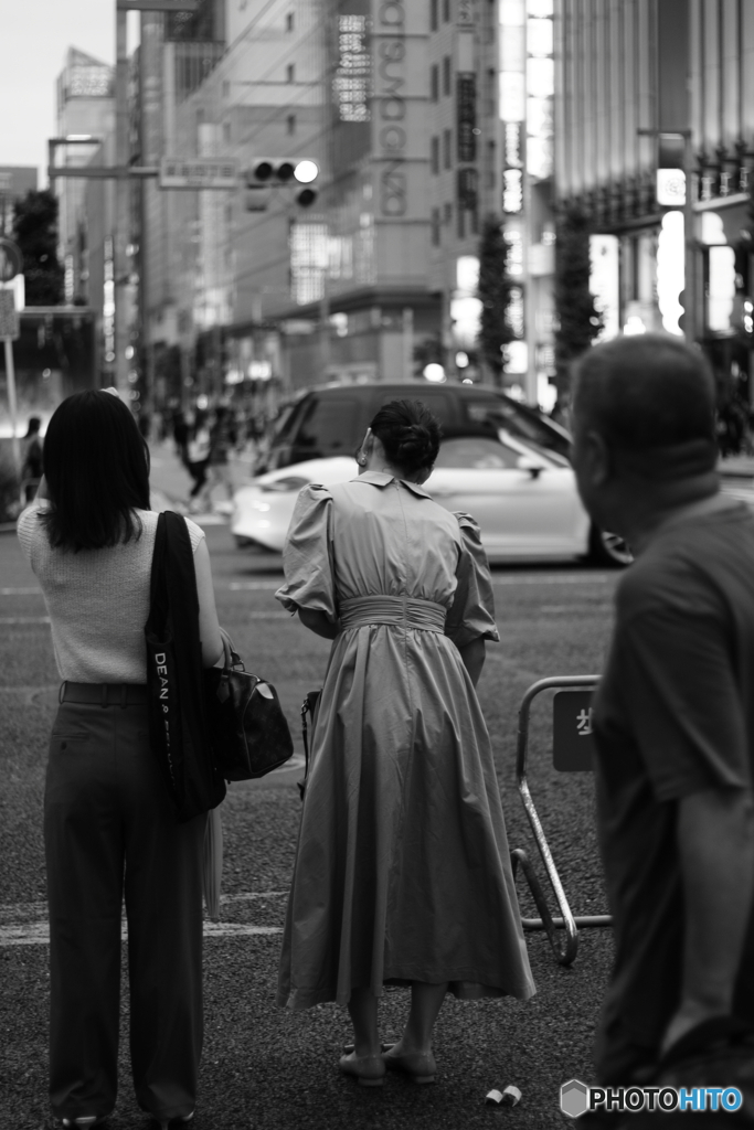 銀座の女たち 2「（やや）前のめりな女」