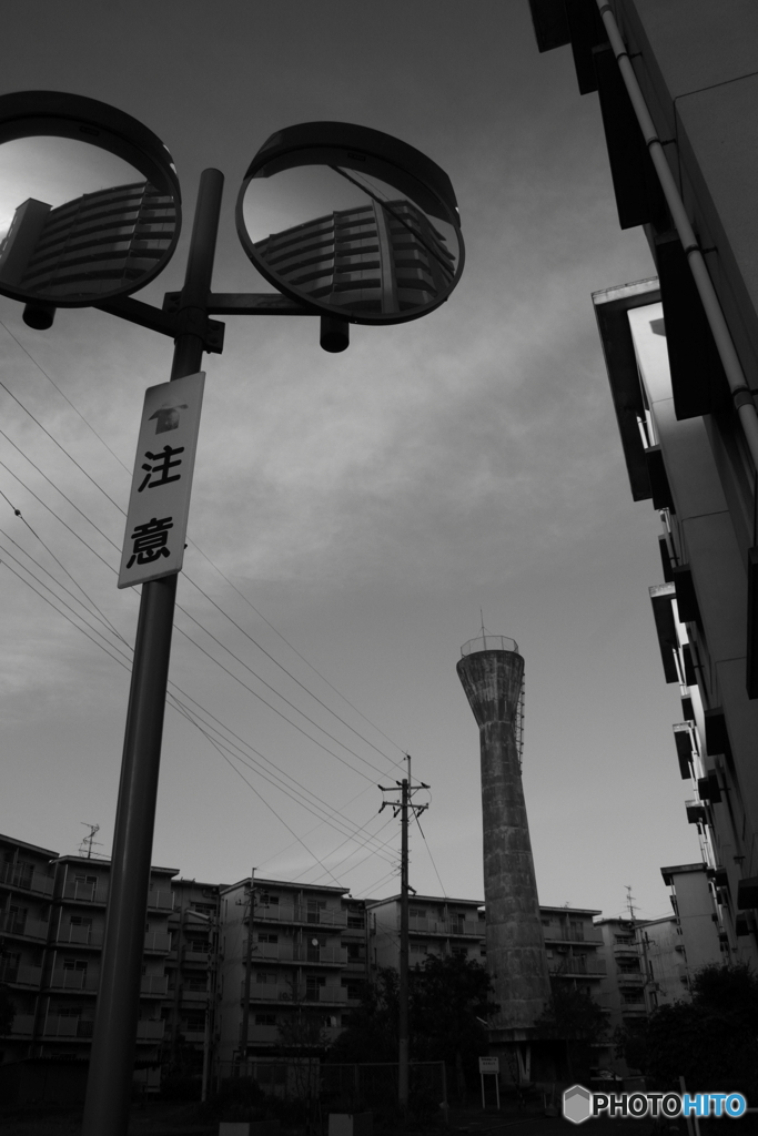 黄昏の給水塔 7