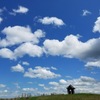 丘の上の空雲