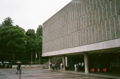 雨の美術館