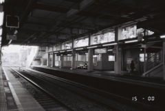 昼下がりの駅