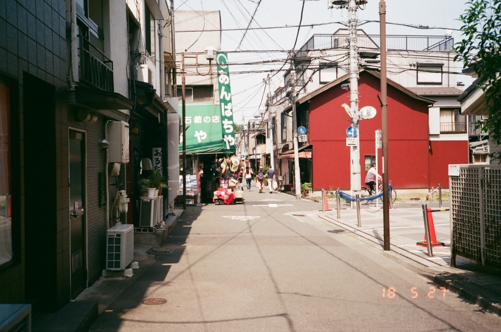 雑貨屋のある通り