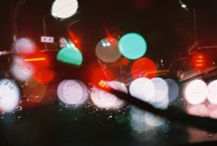 円、雨、硝子、車