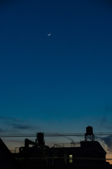 夕暮れ三日月