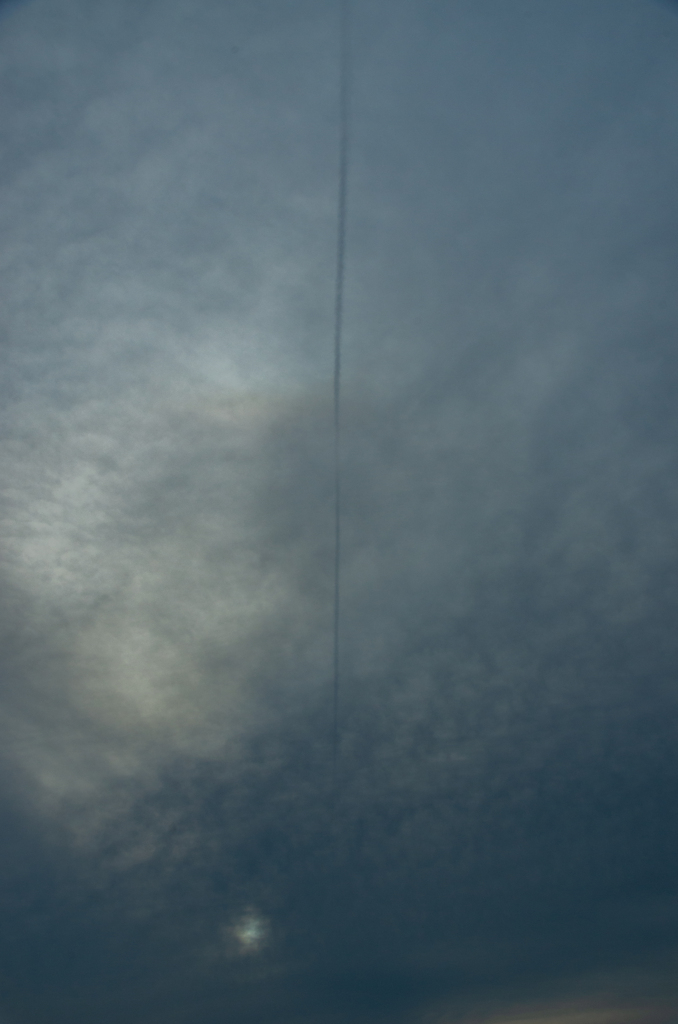 黒い飛行機雲