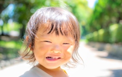 大きな輝く笑顔