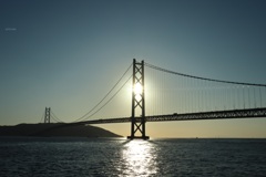 橋から覗く夕日