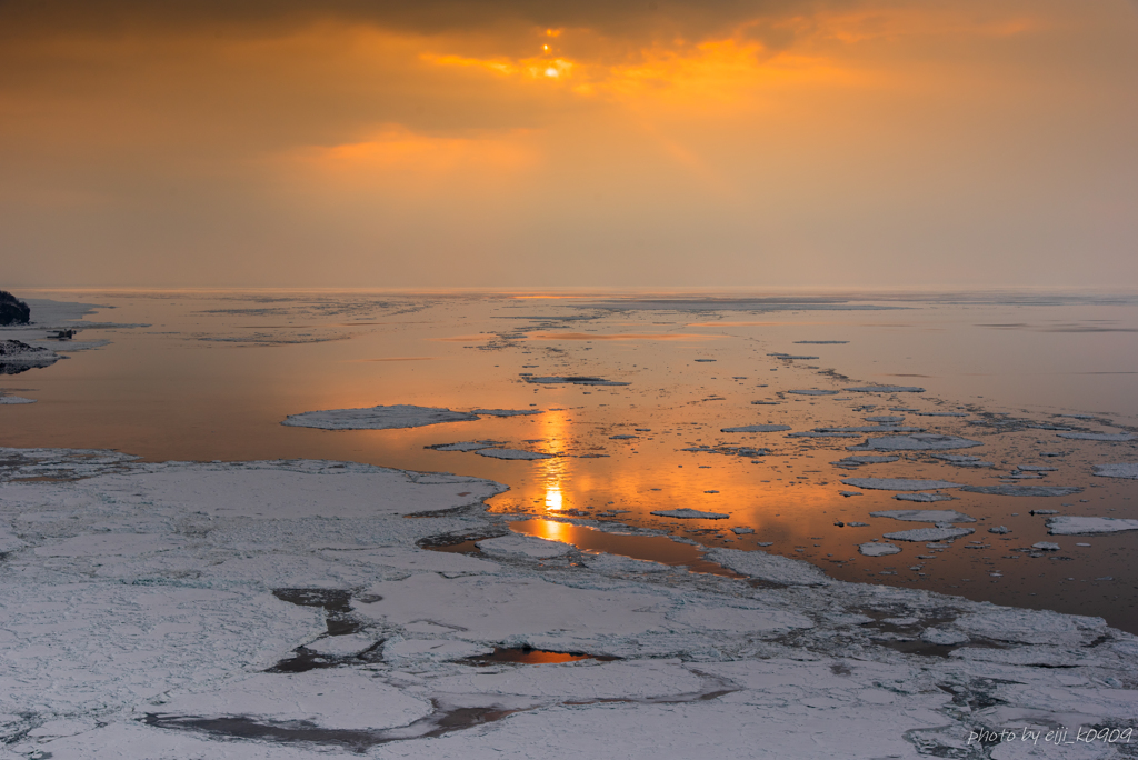 夕景の流氷