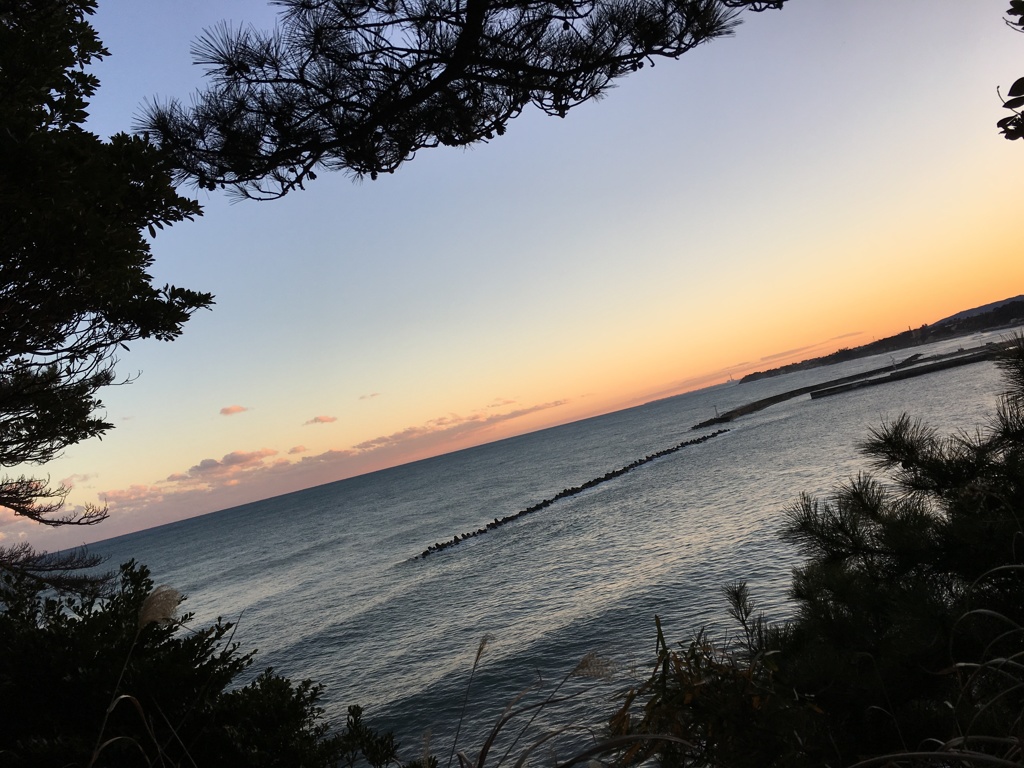 西へ