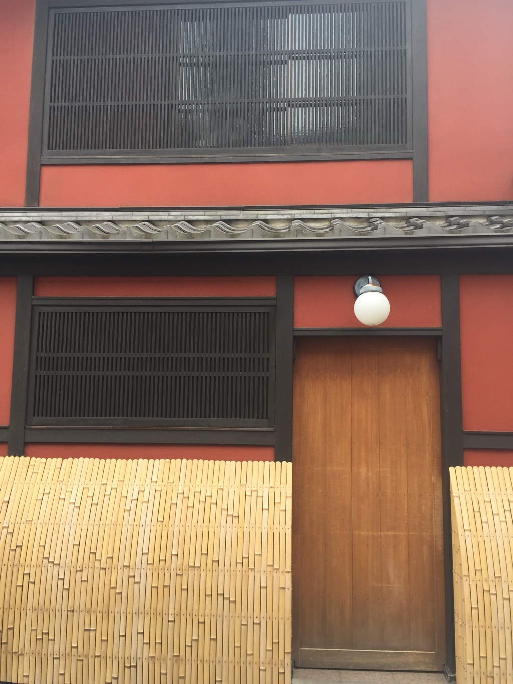 壁 8 コントラスト