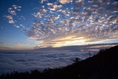 富士山からの雲海と夕日