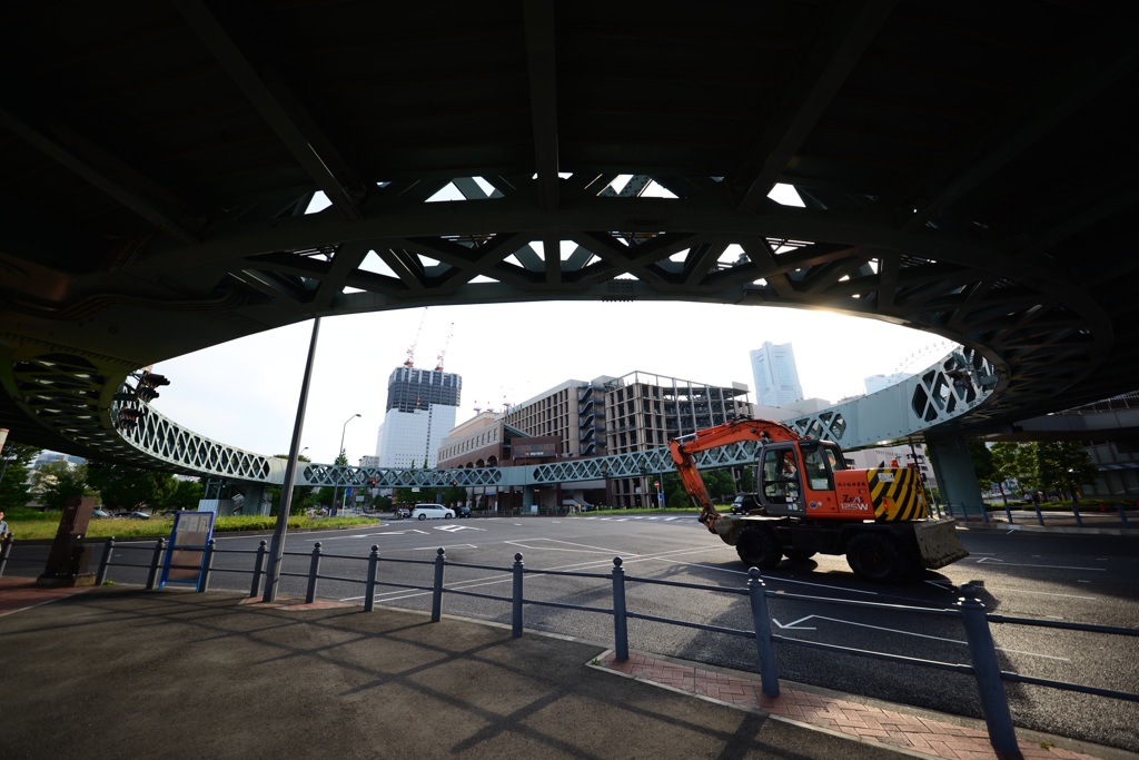 歩道橋にワンポイント