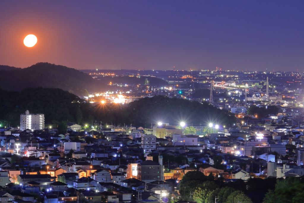 月と夜景