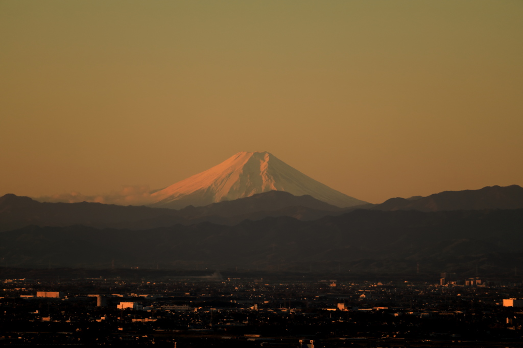 朝日に光る富士山
