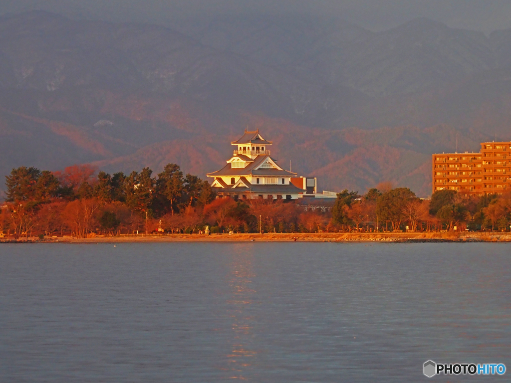 夕陽に照らされる長浜城