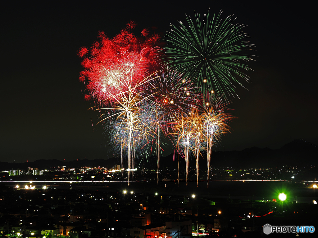 夏の夜空を彩る花火②