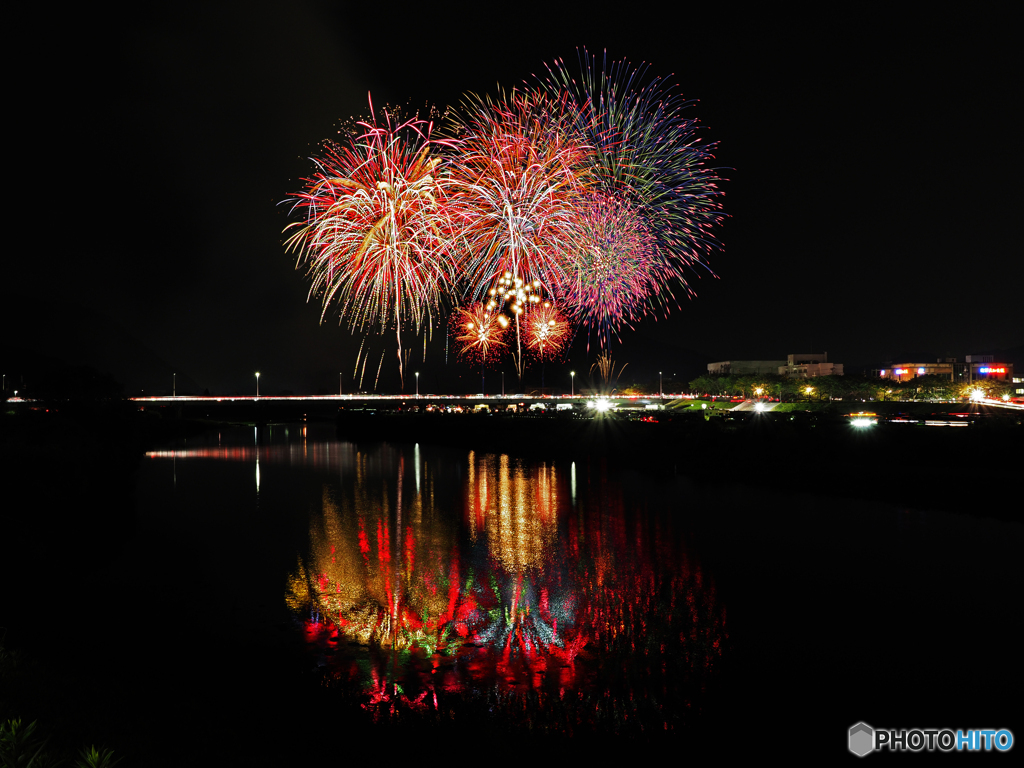 水面に映る花火 By Vodka Id 434 写真共有サイト Photohito