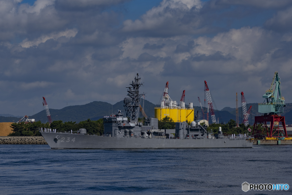 護衛艦「とね」出港①