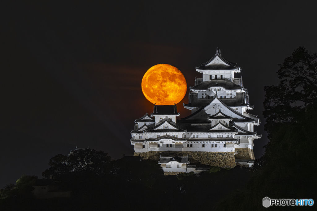 姫路城と十六夜月①