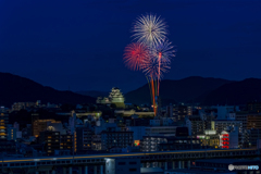 姫路城と花火