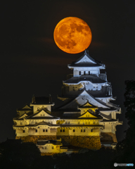 姫路城と十六夜月③