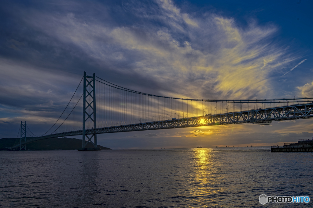 明石海峡大橋と夕日①