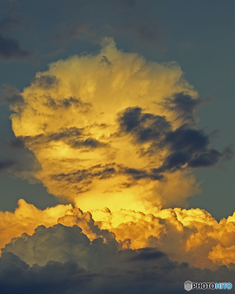 夕日に照らされた雲