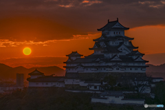 姫路城と朝日