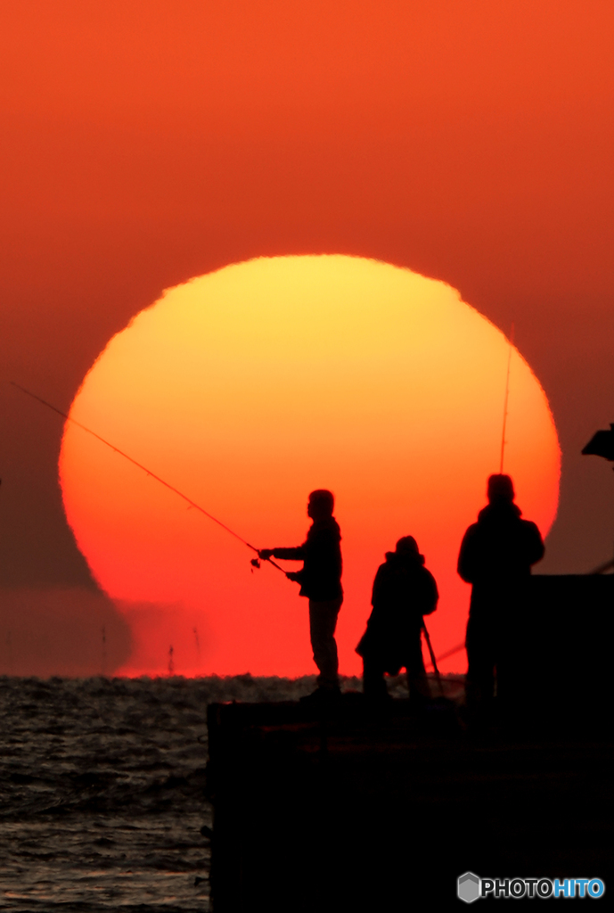 だるま夕日と釣り人②