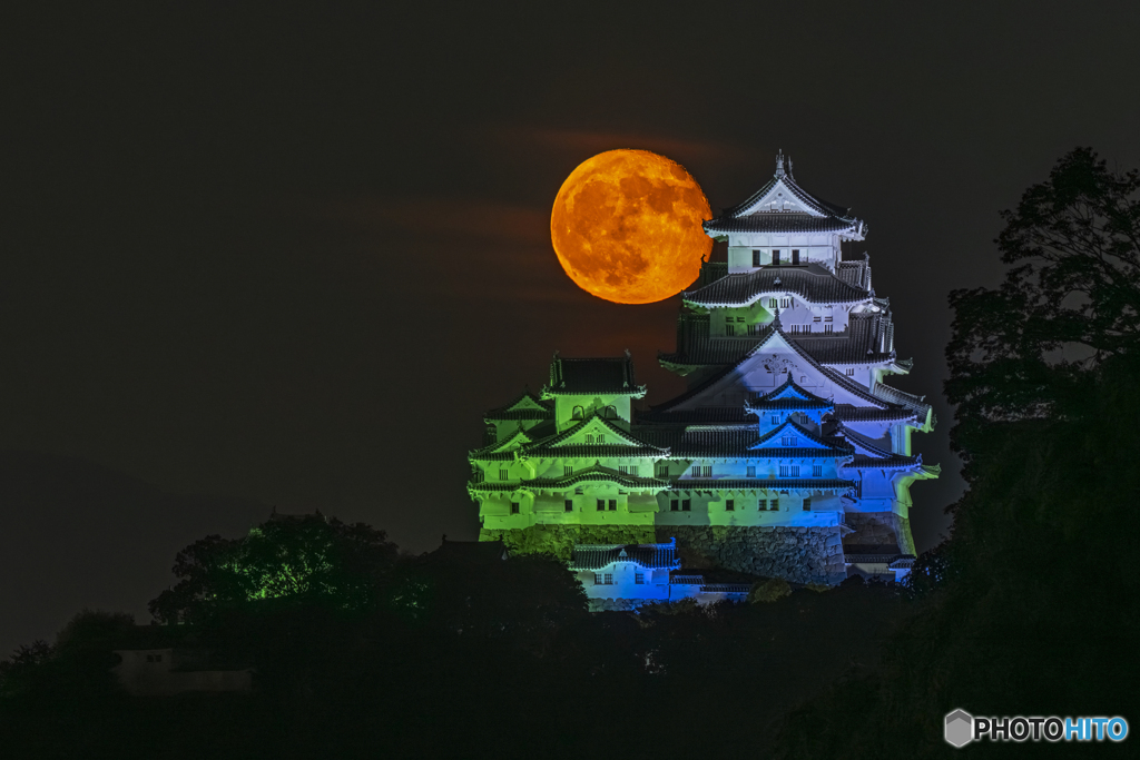 姫路城と十六夜月②