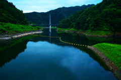 閑散のダム湖