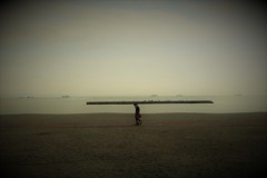 浜辺で散歩