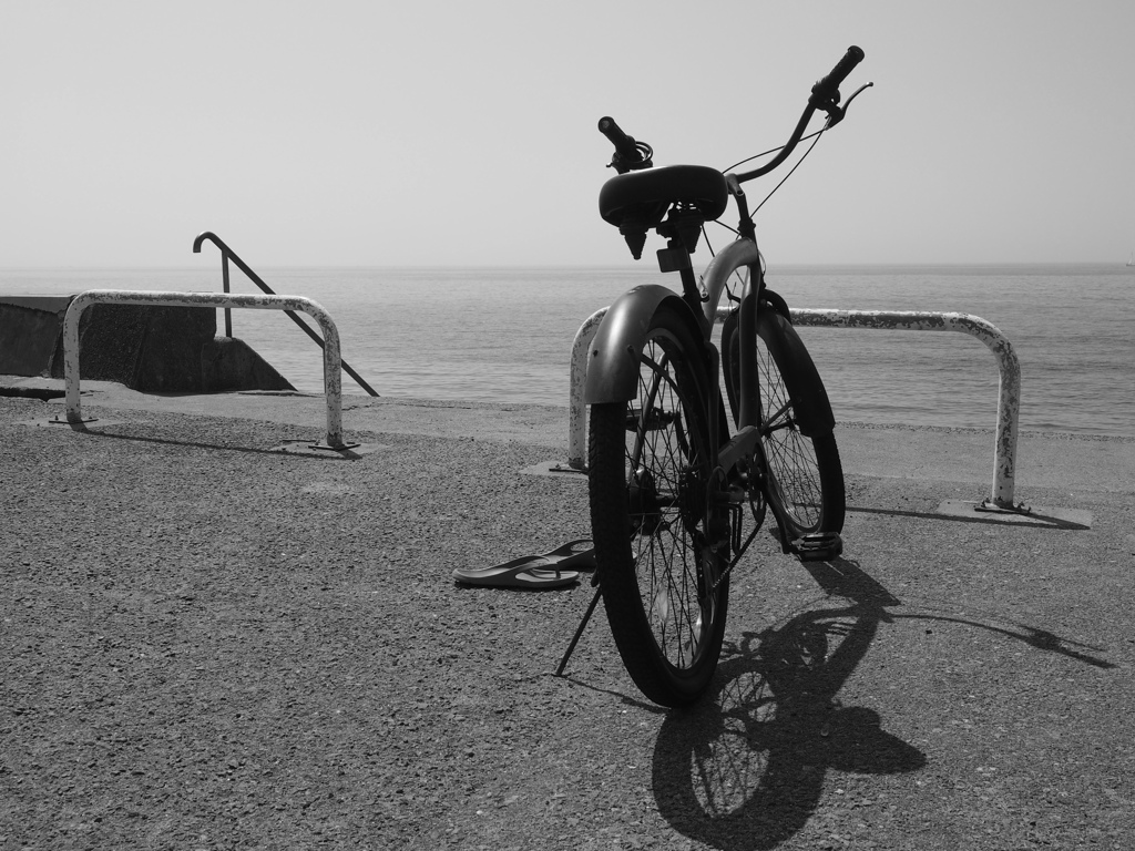 海と自転車