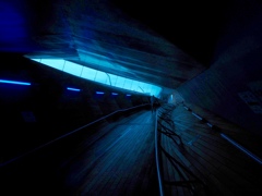 青い通路