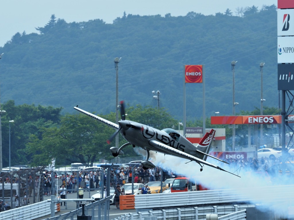 2017年エアーレース世界チャンピオン 室屋 義秀・・・カメラ目線