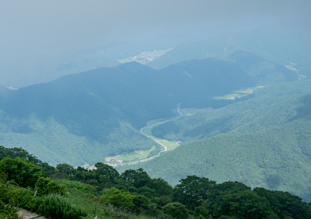 伊吹山より望む・・・琵琶湖見えないのが残念