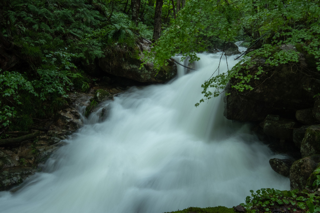 スローシャッターでは流れの激しさが分かりにくい・・・
