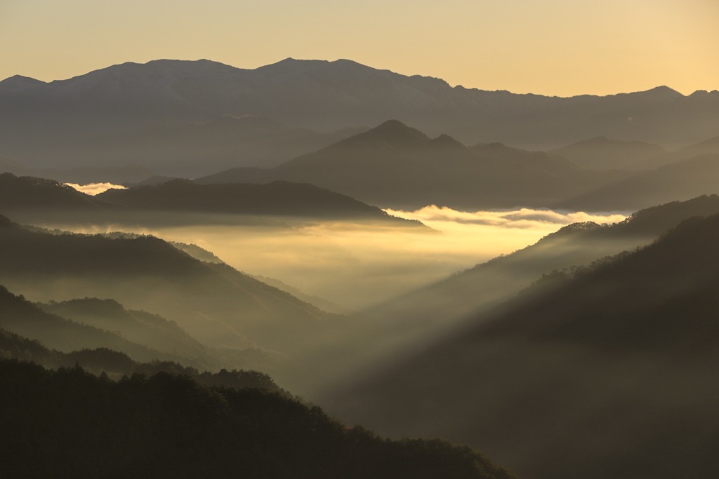 朝靄の野迫川村