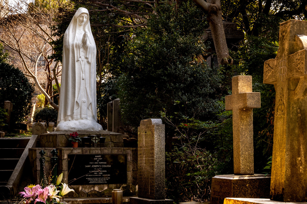 横浜外国人墓地 03　Virgin Mary