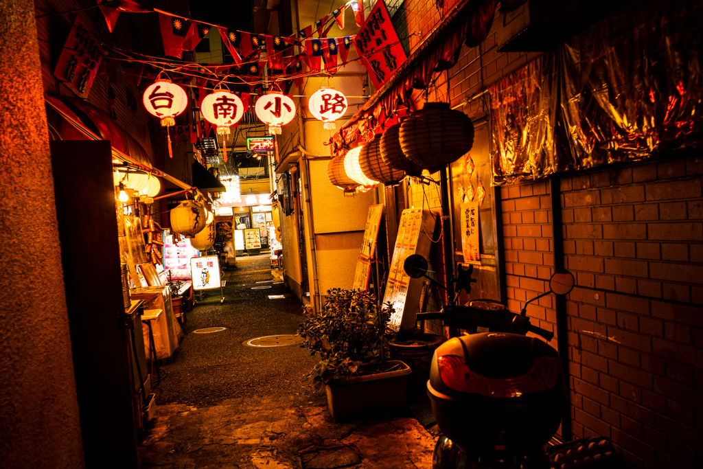 燈花灯る路地 台南小路