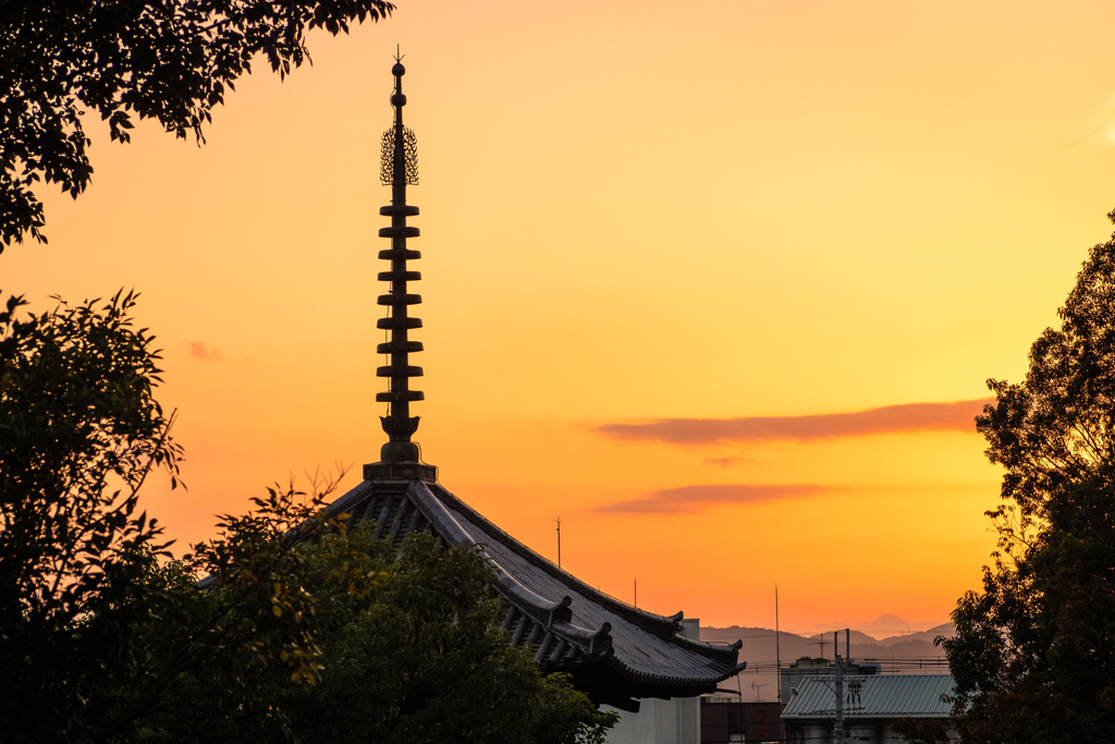 相輪と夕焼け